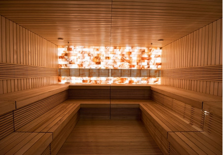 Sauna: korzyści zdrowotne, ryzyko i zapobieganie