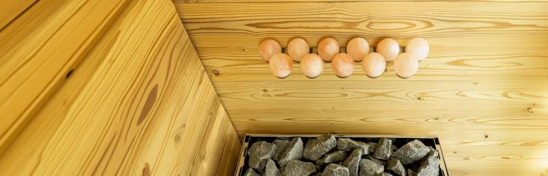Zalety soli himalajskiej w saunie i jak ją tam stosować