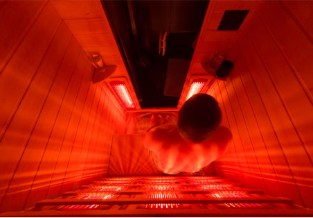 Sauna na podczerwień: dlaczego jest popularna wśród influencerów i dlaczego ufają jej eksperci od saun