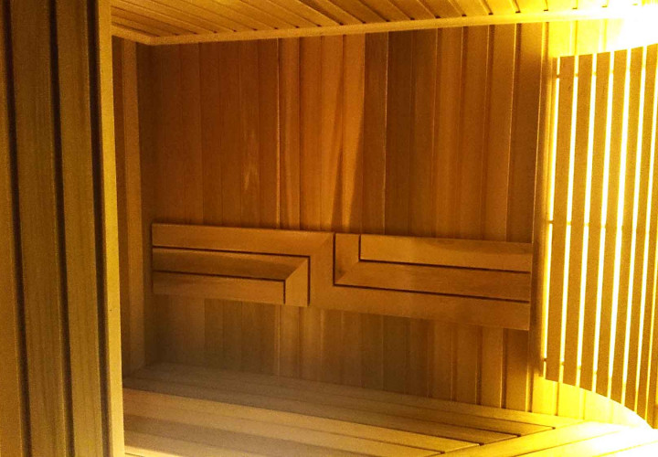 Sauna z drewna cedrowego z funkcją parową