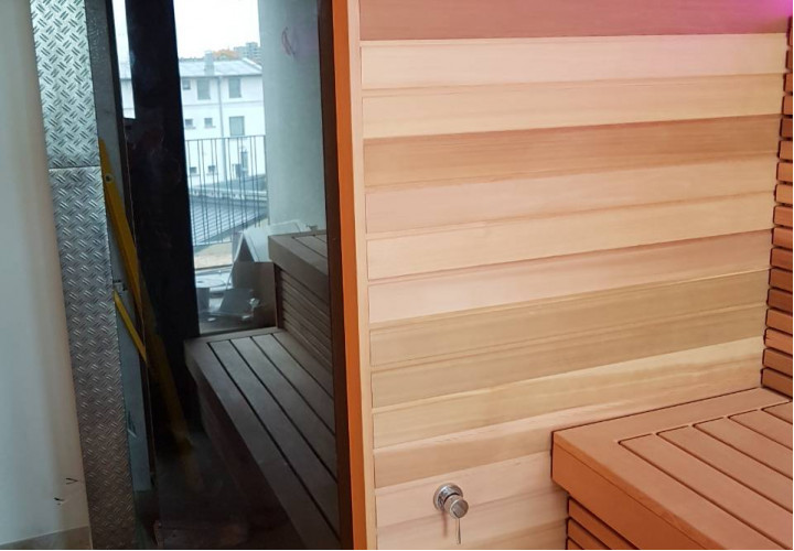 Sauna Combi z himalajską ścianą solną