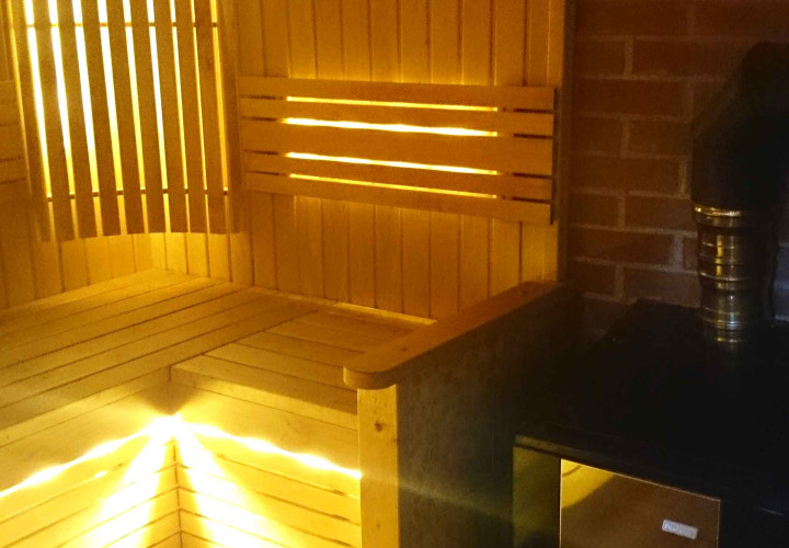 Sauna z zamkniętym piecem do łagodnej pary