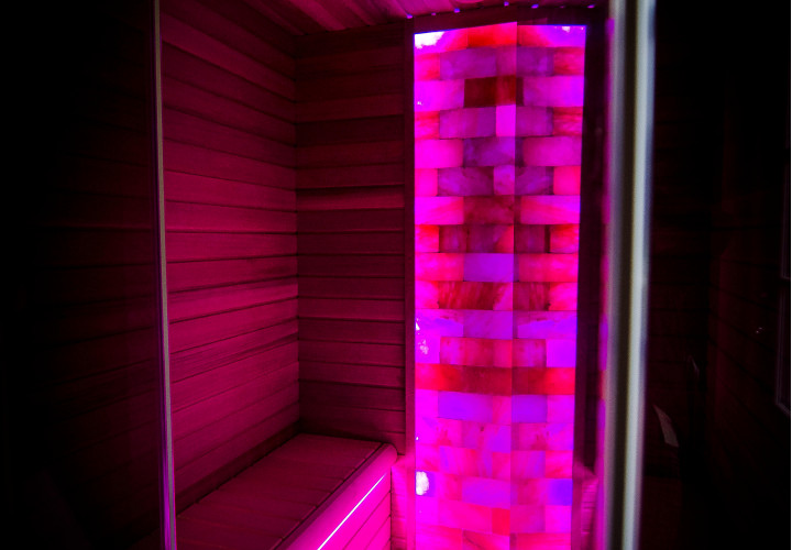 Sauna na podczerwień ze ścianą solną z Himalajów