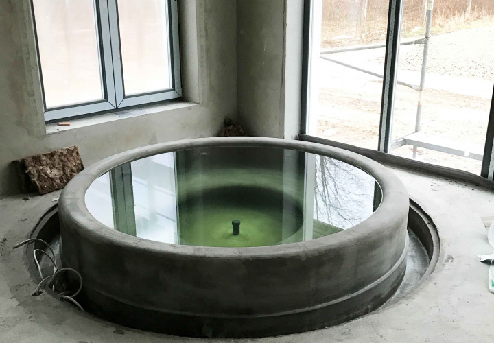 Kryty basen z hydromasażem