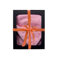 Zestaw prezentowy w pudełku prezentowym dla NIEJ. Damski czepek do sauny i fartuch - RÓŻOWY