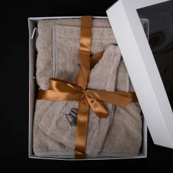 Zestaw prezentowy dla Niej - LEN, 75x140 cm, w pudełku prezentowym. Fartuch i czapka do sauny 