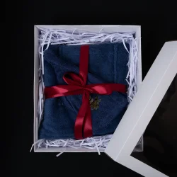 Zestaw prezentowy dla Niego - NIEBIESKI, 55x150 cm, w pudełku prezentowym. Fartuch i czapka do sauny 