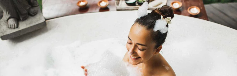 5 trików na bal maturalny: jak zamienić jacuzzi w przyciągający wzrok element na zdjęciu z balu maturalnego