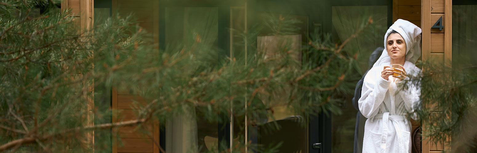 Rytuał gorącej wody: dlaczego ciepła woda pomaga się zrelaksować – i dlaczego ciepło sauny ma większy wpływ