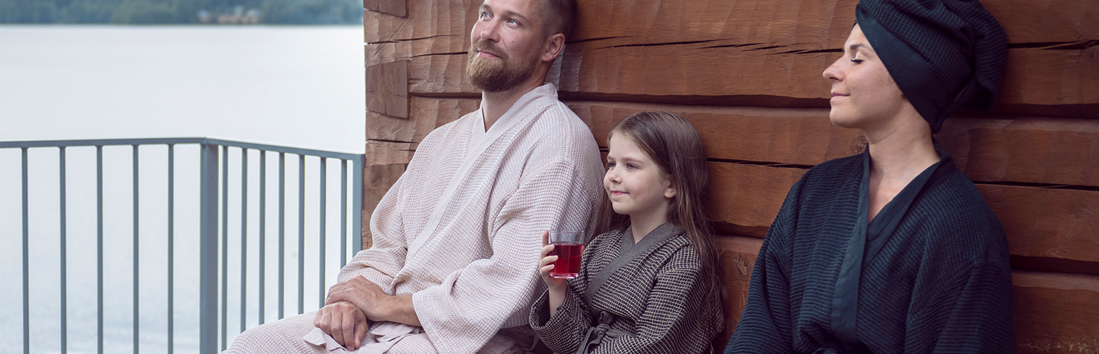 Ubrania do sauny: tkaniny syntetyczne nie są tu odpowiednie