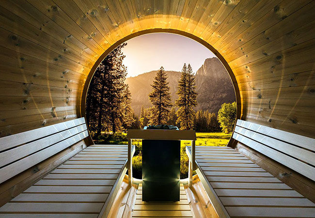 Duże okno w saunie: kiedy potrzeba więcej prądu/izolacji?