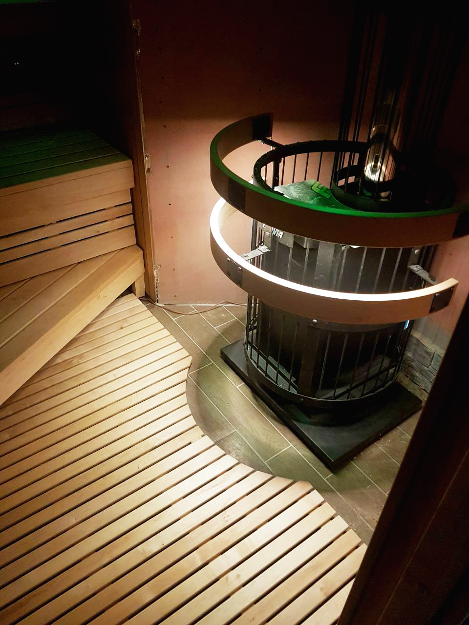 Sauna z olchą i kanadyjskim drewnem cedrowym