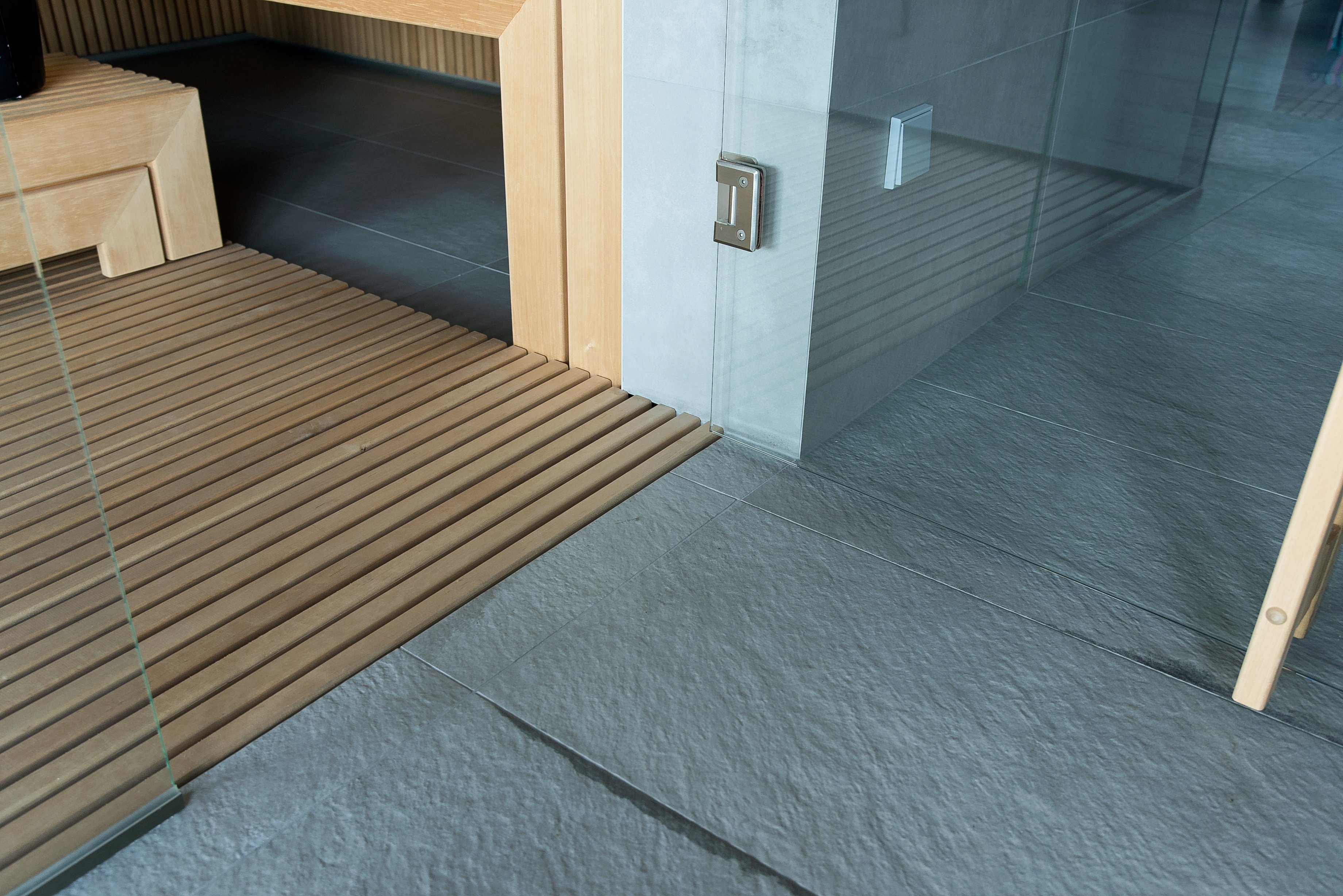Nowoczesna sauna z funkcją parową i przeszklonym frontem