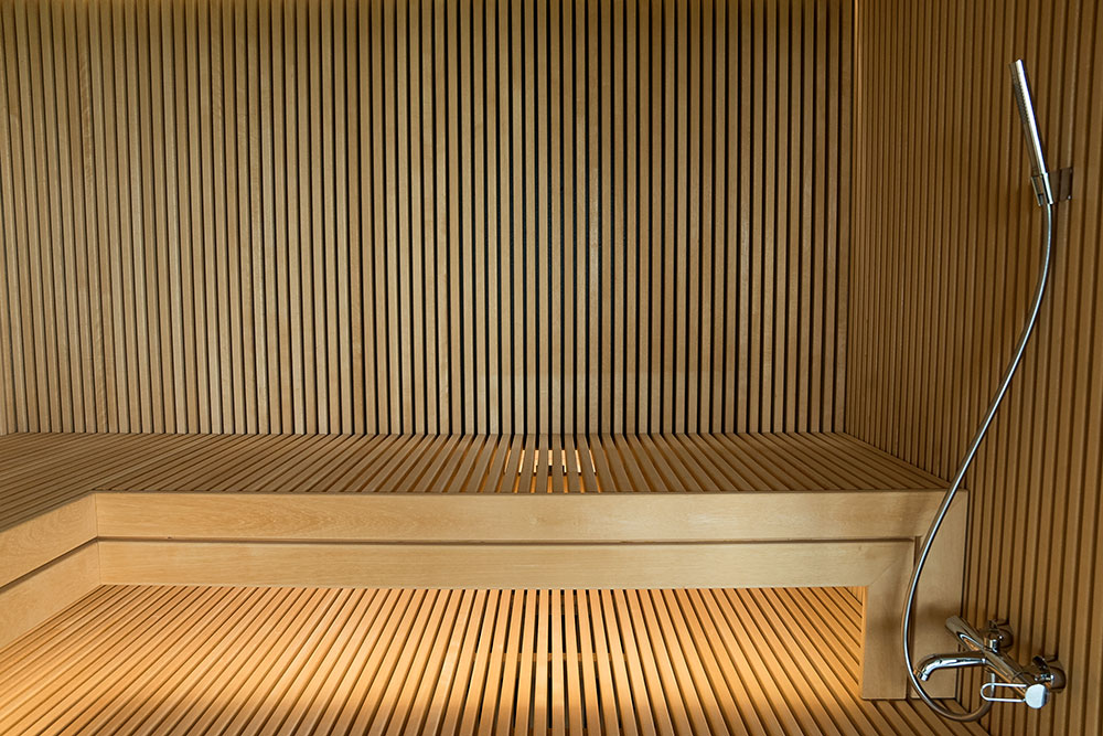 Nowoczesna sauna z funkcją parową i przeszklonym frontem