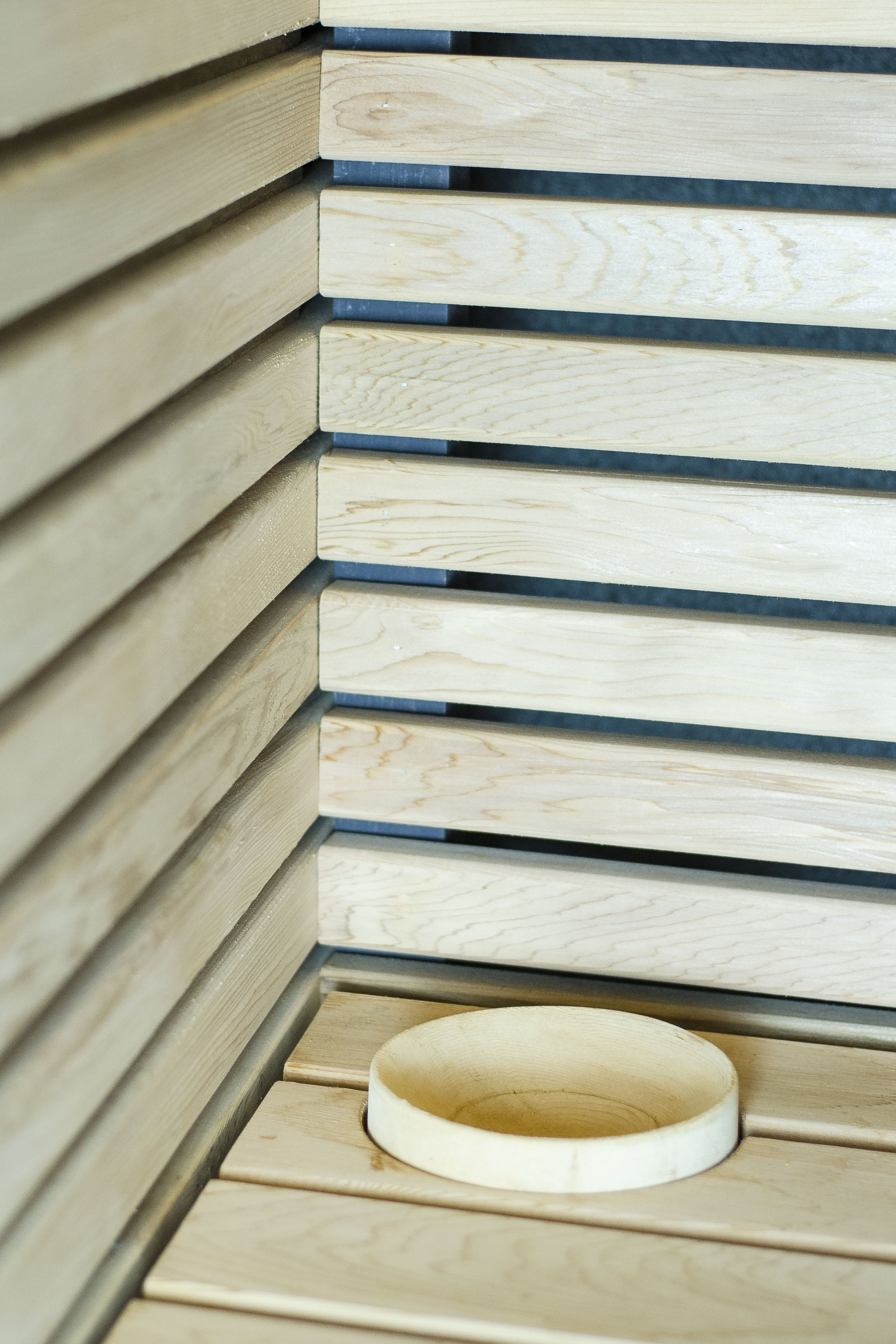 Sauna z ergonomiczną ławką i drewnem cedrowym
